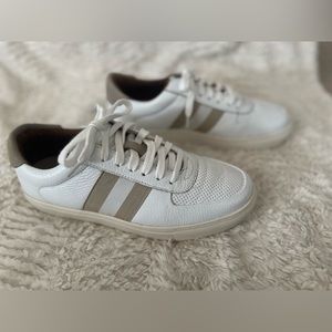 White with Lt. Grey Vince Camuto Salim Court Sneaker. Size 8.